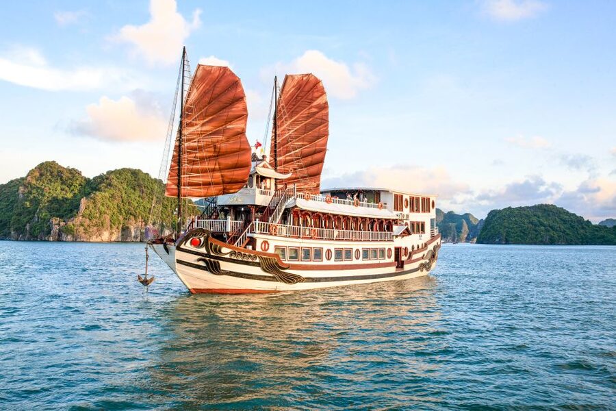 2-Day Royal Palace Ha Long Bay & Ti Top Island Cruise - Day one: lunch, limestone cliffs, and Ti Top Island