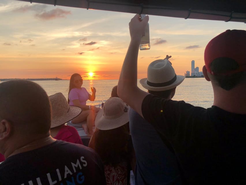 2-hour tour in Cartagena Sunset View in party boat - Who Will Enjoy It Most?