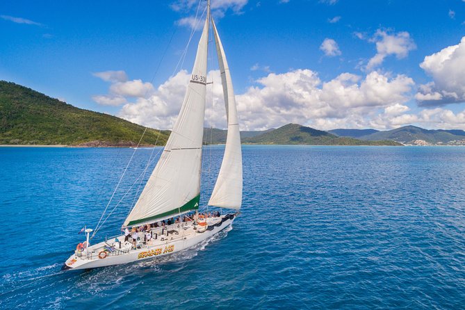 2-Night Whitsundays Sailing Cruise incl. Whitehaven Beach & Great Barrier Reef - Sailing from Airlie Beach on Spank Me