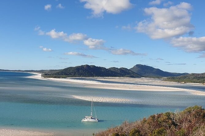 2-Night Whitsundays Sailing Cruise incl. Whitehaven Beach & Great Barrier Reef - Food, drinks, showers, and life below deck