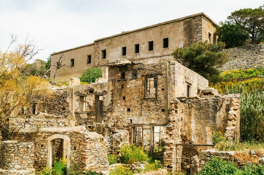 Agios Nikolaos: Boat Trip to Spinalonga with Swim Stop - Languages, facilities, and comfort on board