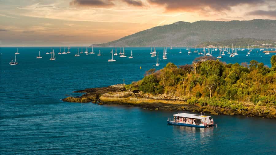 Airlie Beach: 2-Hour Sunset Cruise with Sparkling Wine - Why this short cruise works well in Airlie Beach