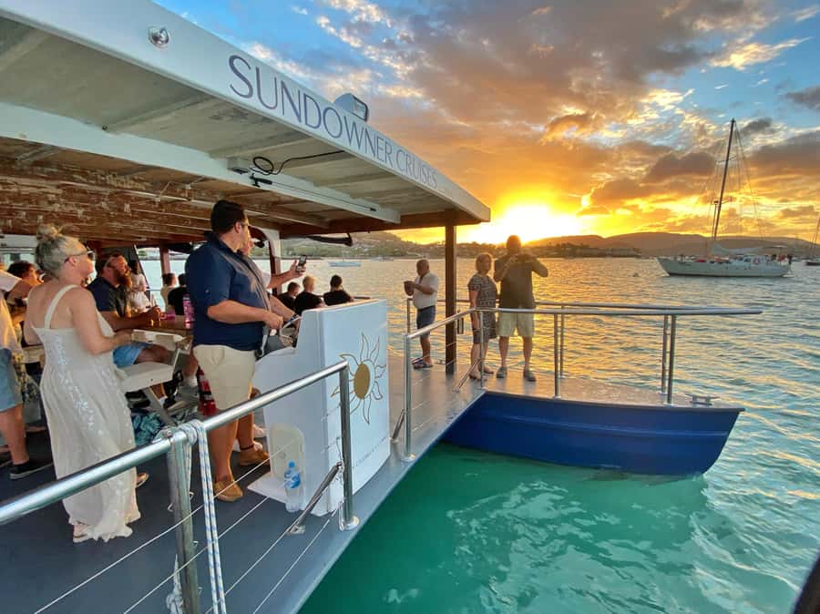 Airlie Beach: 2-Hour Sunset Cruise with Sparkling Wine - Sunset, sparkling wine, and the evening change
