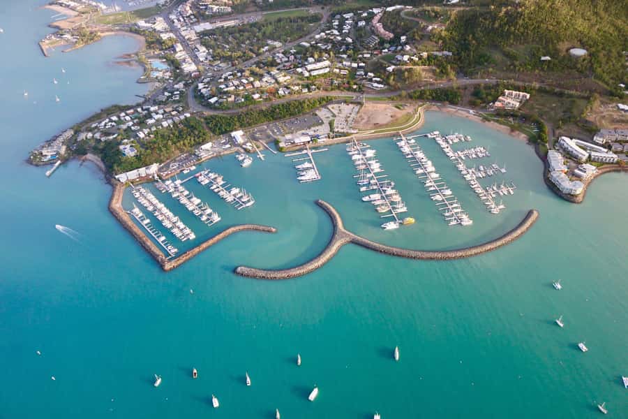 Airlie Beach: 2-Hour Sunset Cruise with Sparkling Wine - The crew and the social mood onboard