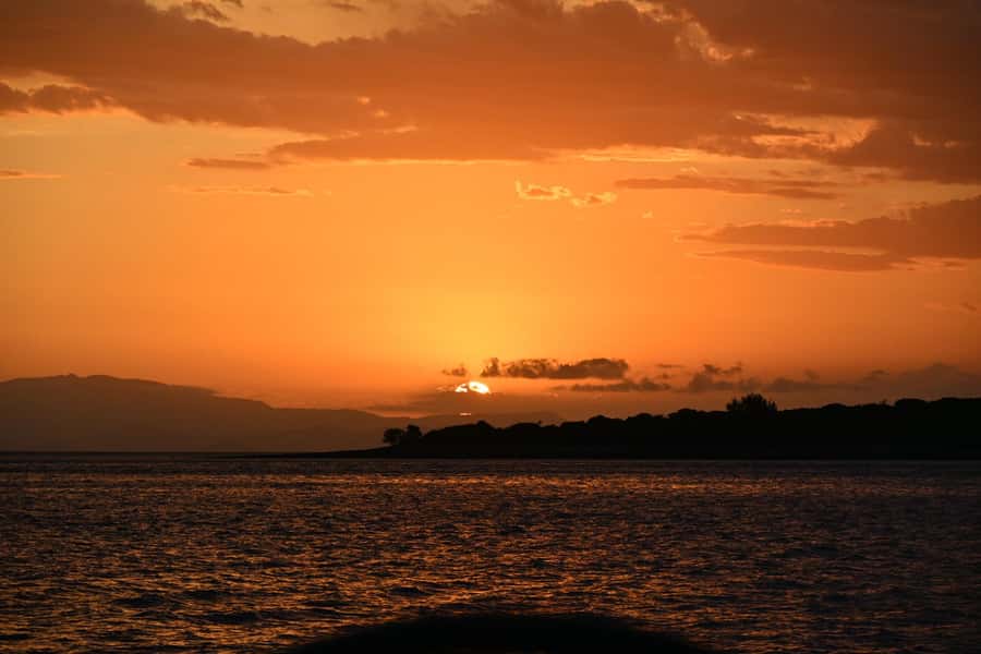 Airlie Beach: 2-Night Whitsundays Sailing Trip with Meals - Life on deck, from sails to sunset