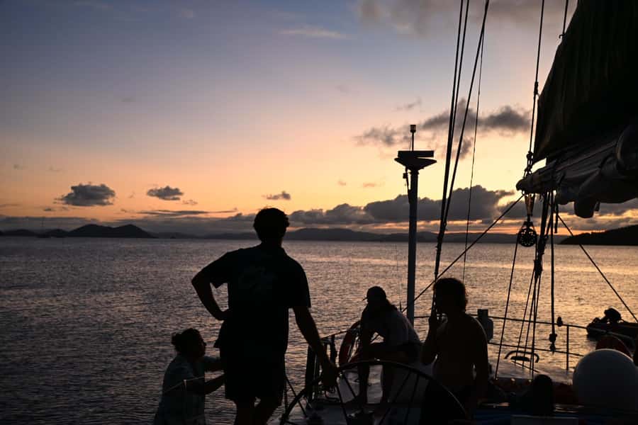 Airlie Beach: 2-Night Whitsundays Sailing Trip with Meals - Sleeping below deck: know the trade-off