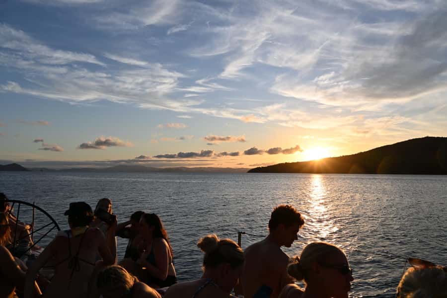 Airlie Beach: 2-Night Whitsundays Sailing Trip with Meals - Weather, safety, and changing plans
