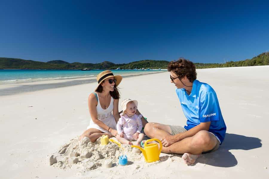 Airlie Beach: Hill Inlet Lookout and Whitehaven Beach Cruise - Lunch with a view of the Whitsundays