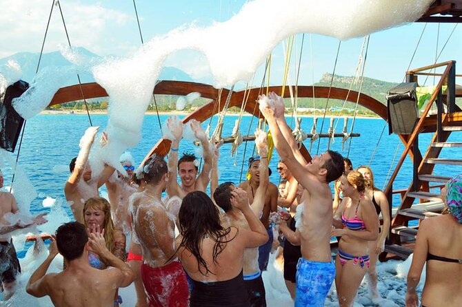 Alanya All Inclusive Pirate Boat Trip With Hotel Transfer - Facilities, comfort, and the small flaws
