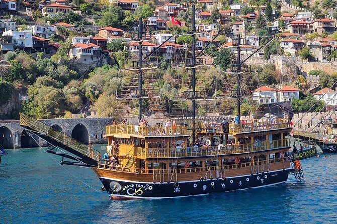 Alanya All Inclusive Pirate Boat Trip With Hotel Transfer - Sailing past Alanya’s caves and landmarks