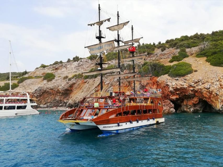 Alanya: Catamaran Boat Tour with Snorkeling with Lunch - When the foam party starts