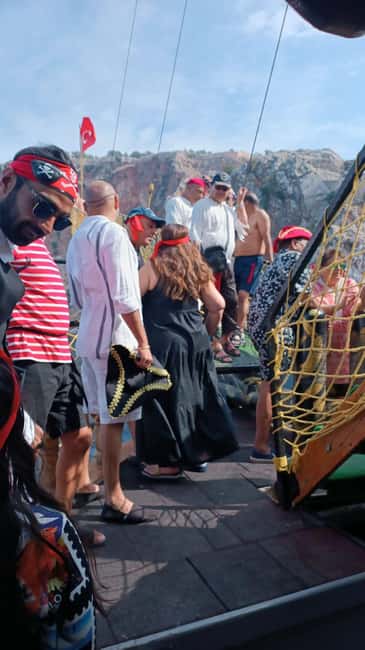 Alanya: Luxury Pirate Boat with Lunch & Unlimited Drinks - Music, Foam, and Pirate Entertainment