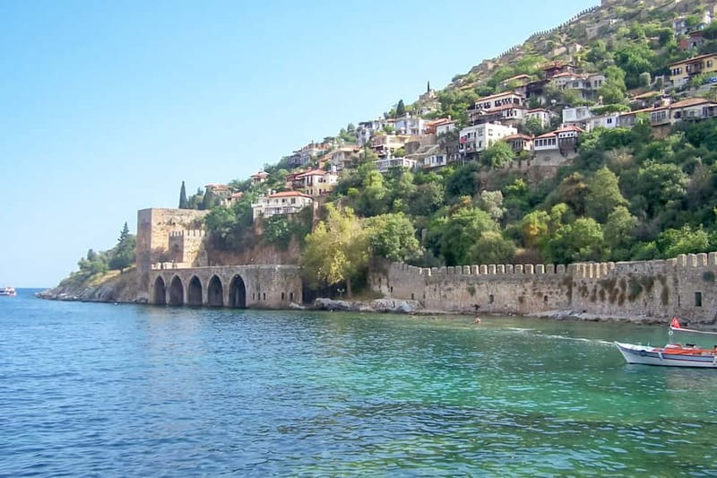 Alanya: Pirate Boat with Transfer, Lunch & Unlimited Drinks - Setting out from Alanya harbor