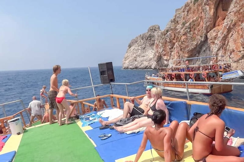 Alanya: Pirate Boat with Transfer, Lunch & Unlimited Drinks - Lunch onboard and what the $17 price really buys