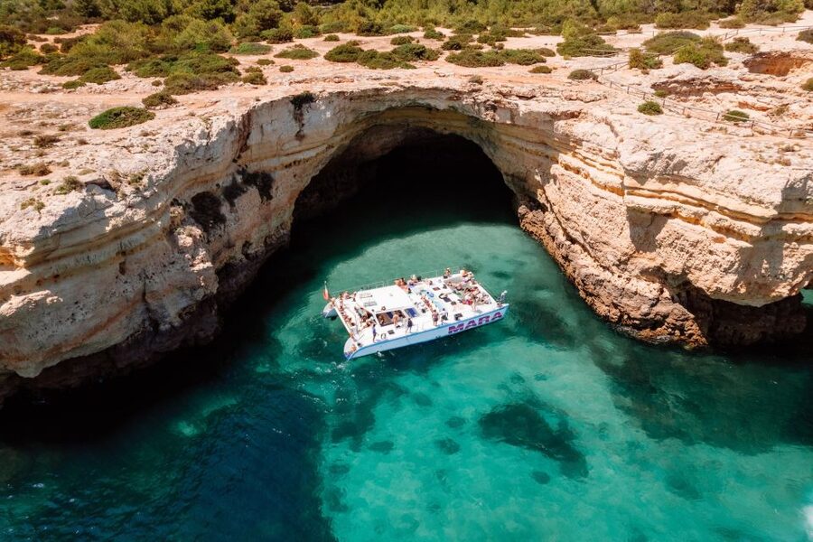 Albufeira: Caves and Coastline Catamaran Cruise to Benagil - What the crew adds to the experience
