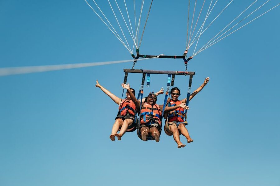 Albufeira: Parasailing Boat Trip - The return to the boat