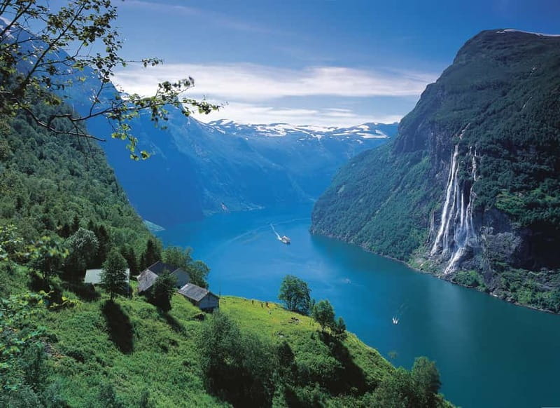Ålesund: Geirangerfjord Scenic Cruise & Village Visit - Free time in Geiranger village