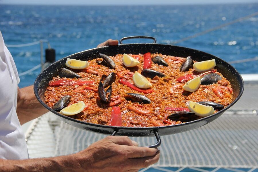 Alicante: 6-Hour Catamaran Cruise to Tabarca Island - Paella lunch with a choice of three versions