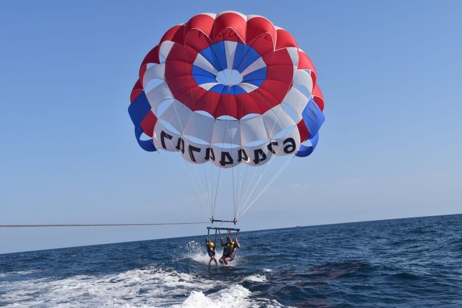 Alicante: Boat Trip and Parasailing Experience with Drink - Should you book the Alicante parasailing trip?