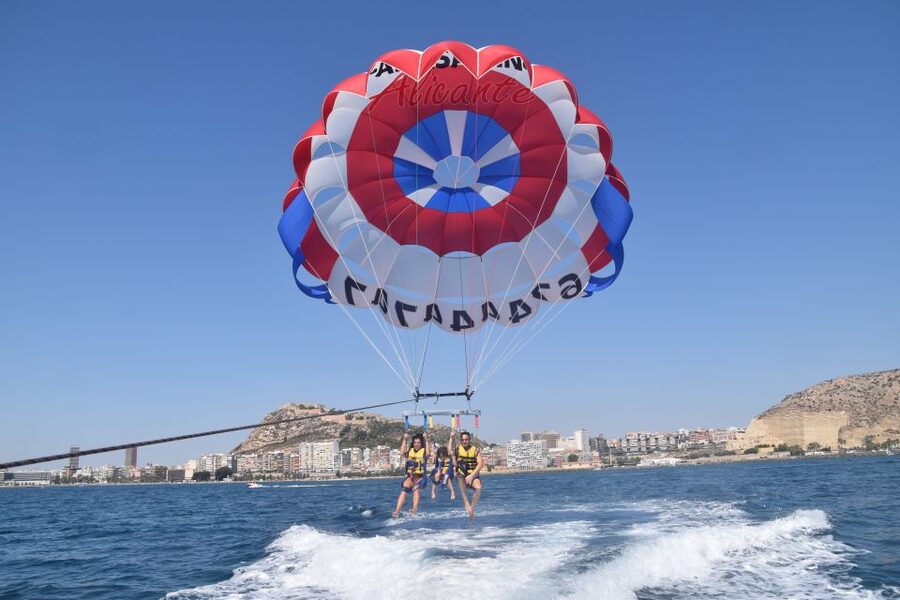 Alicante: Boat Trip and Parasailing Experience with Drink - Fifteen minutes above Alicante