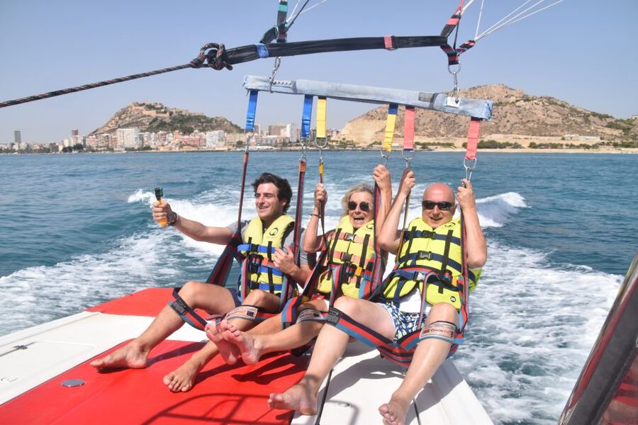 Alicante: Boat Trip and Parasailing Experience with Drink - Who will enjoy this most