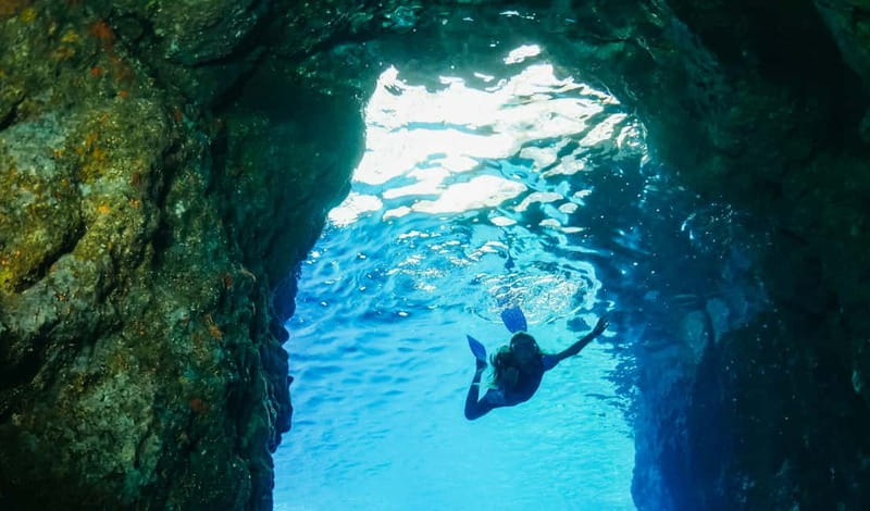 Amalfi Coast: Boat and Snorkeling Tour with Fruit & Drinks - Who Should Book This Amalfi Gozzo Trip?