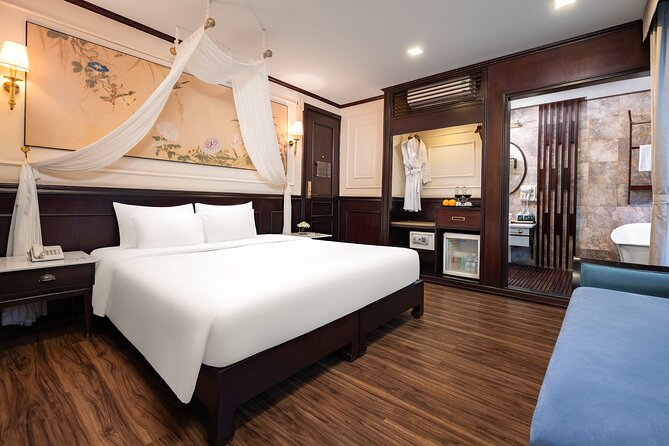 Amanda Cruise - Ha Long, Lan Ha Bay - All Inclusive 2D1N & 3D2N - Evening aboard Amanda: food, Tai Chi, and squid fishing