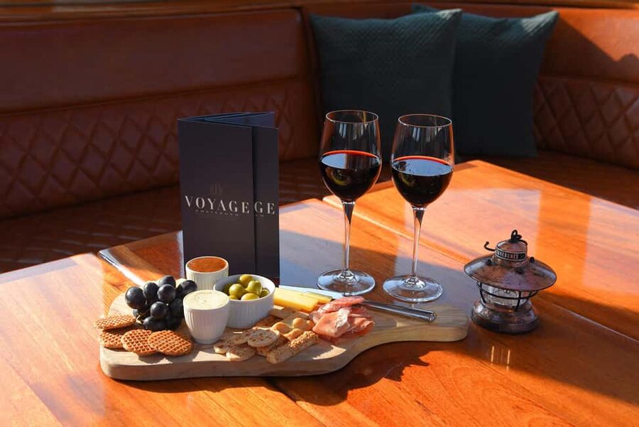 Amsterdam: 2-Hour Luxury Canal Cruise with Snacks & Drinks - Key points at a glance