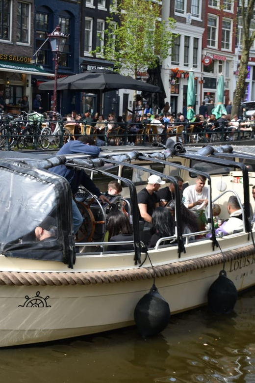 Amsterdam: 420 Smoke-Friendly Boat Tour - Indoor warmth, outdoor air, and the missing toilet