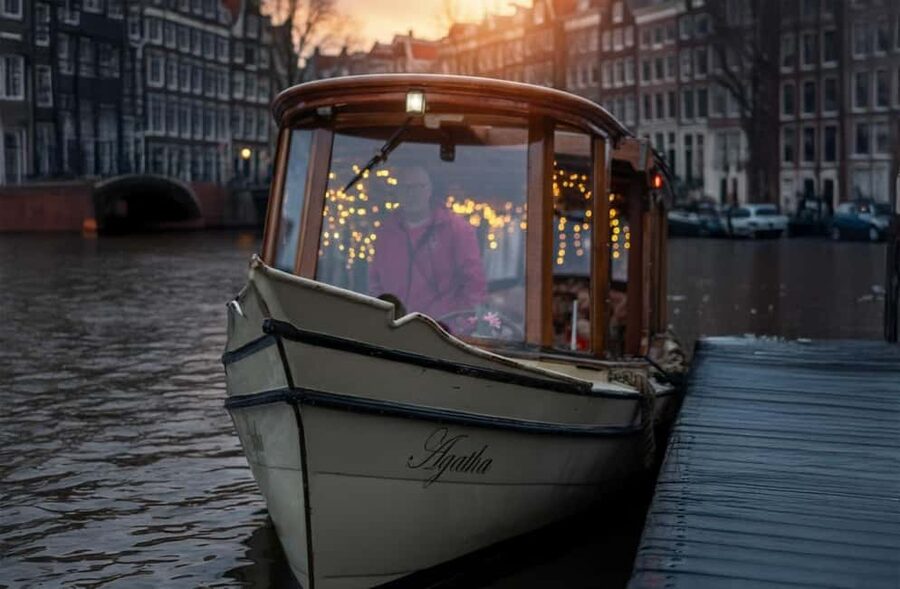 Amsterdam: 90 min Cruise with Local Guide & Unlimited Drinks - FAQ