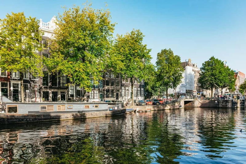 Amsterdam Bike Tour in Small Group + Optional Canal Cruise - Museumplein brings art and open space together