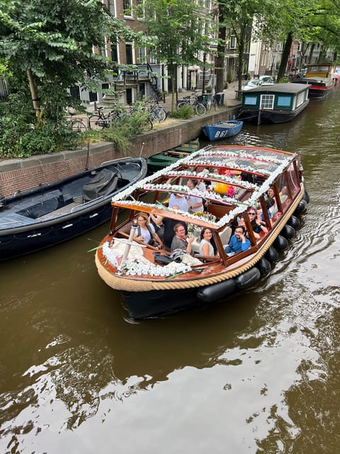 Amsterdam: Boat Tour with Optional Unlimited Drinks - Why seeing Amsterdam by canal works so well