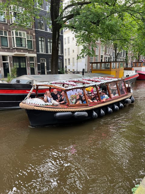 Amsterdam: Boat Tour with Optional Unlimited Drinks - From the Red Light District to Oude Kerk