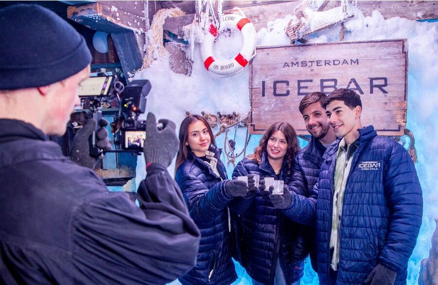 Amsterdam: Canal Cruise and Entrance to Xtracold Icebar - Who will enjoy this combination most?