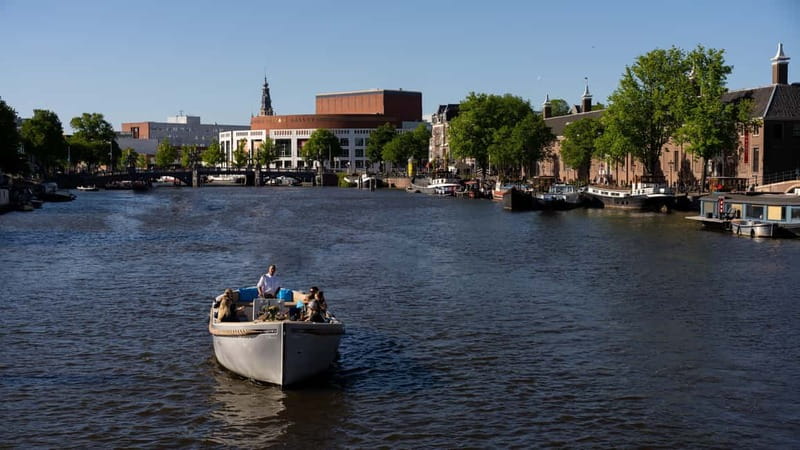 Amsterdam: Canal Cruise in Open Boat with Drink Option - Who will get the most from this cruise?