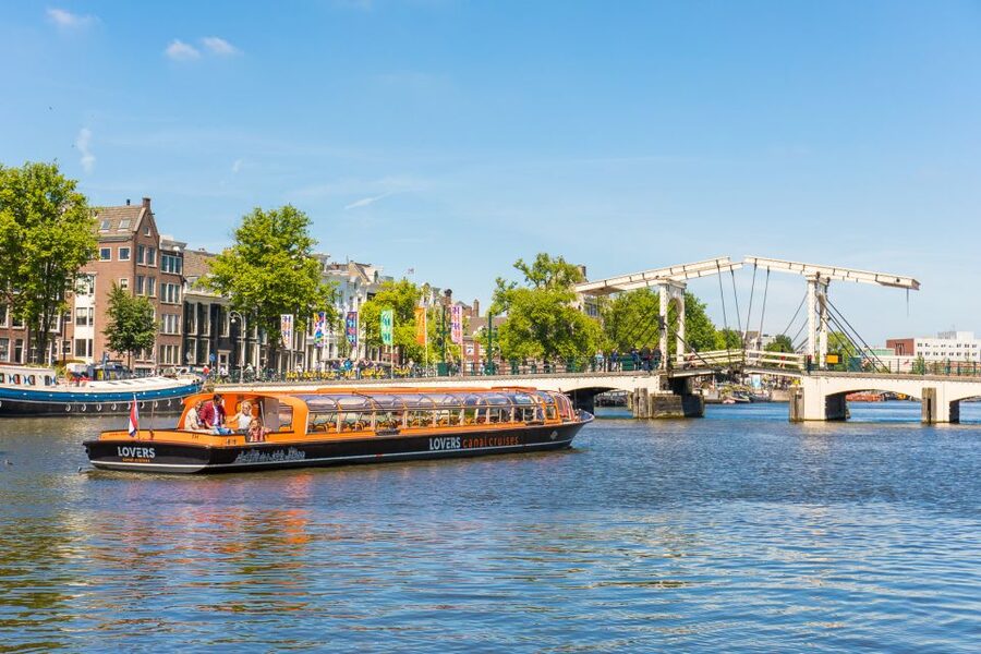 Amsterdam: City Centre Canal Cruise including Audioguide - Key details before you book