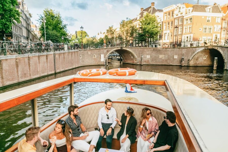 Amsterdam: Classic Saloon Boat Cruise with Cheese & Wine - What the guide adds to the ride