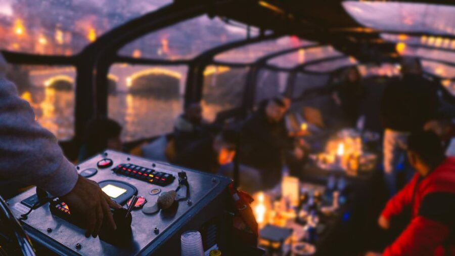 Amsterdam: Covered Canal Booze Cruise with Unlimited Drinks - Key points to know before you book