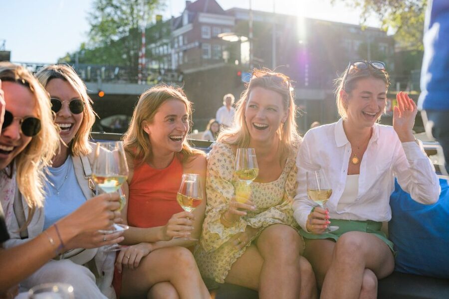 Amsterdam: Covered Canal Booze Cruise with Unlimited Drinks - Prinsengracht and the ride back to the center
