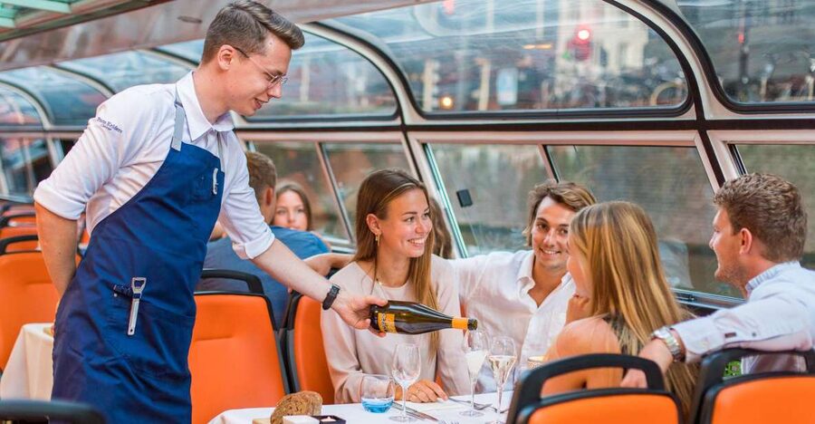 Amsterdam: Dinner Cruise with 4-Course Menu - Key points before you book