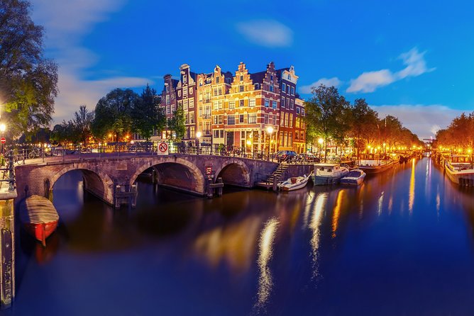 Amsterdam Evening Canal Cruise with Live Guide and Onboard Bar - The canal ring and the view toward the Rijksmuseum