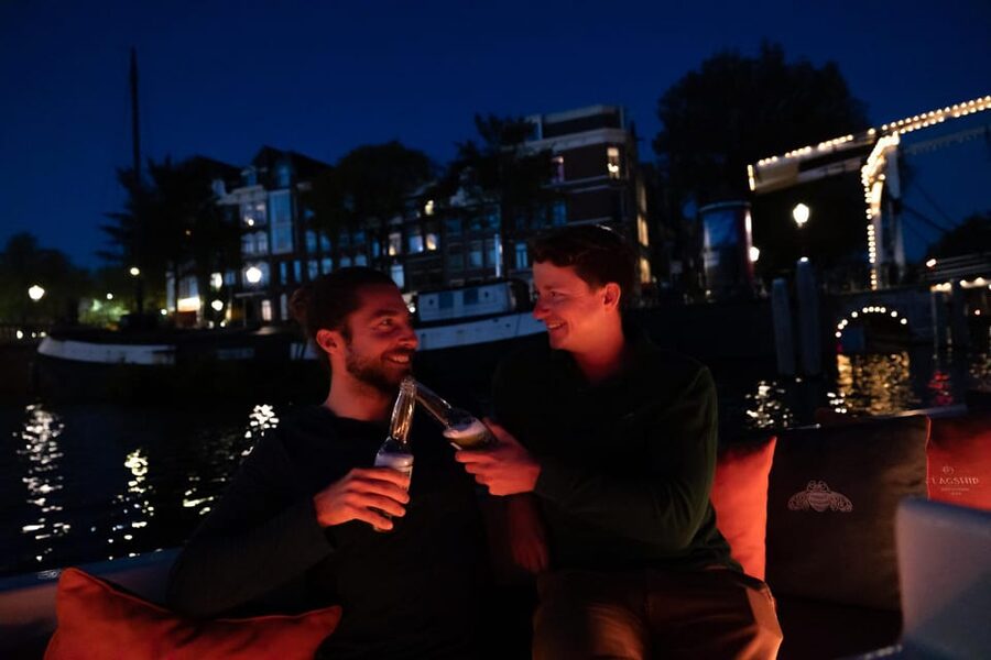 Amsterdam: Evening Canal Cruise with (Open) Bar on Board - The crew, commentary, and onboard mood