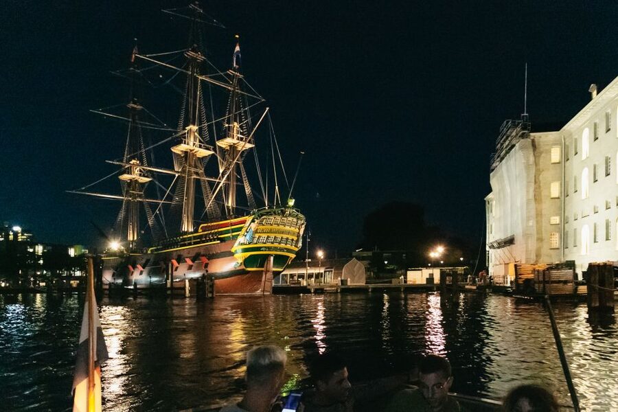 Amsterdam: Evening Cruise with Optional Wine and Snacks - Choosing the best departure time