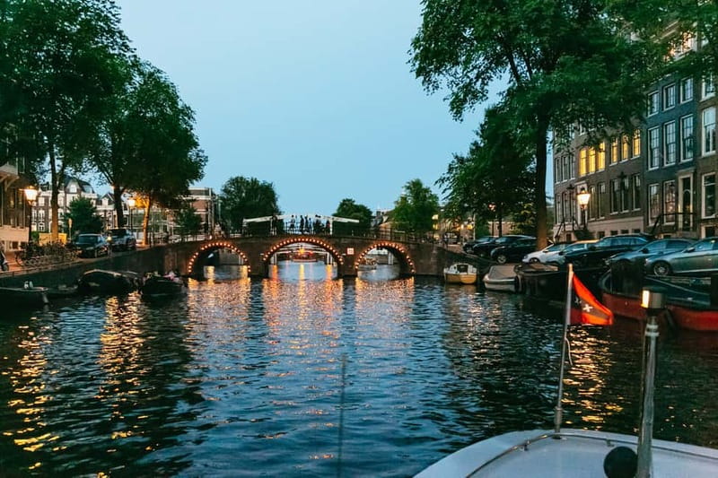 Amsterdam: Evening Cruise with Optional Wine and Snacks - The optional wine and snack box