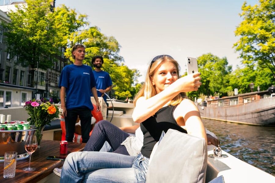 Amsterdam: German Guided Canal Cruise with on Board Bar - Oude Kerk and Amsterdam’s oldest core