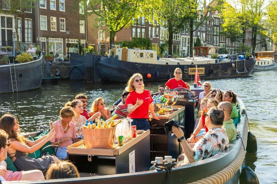 Amsterdam: Guided Open Boat Cruise Unlimited Drinks Option - What the guiding is really like