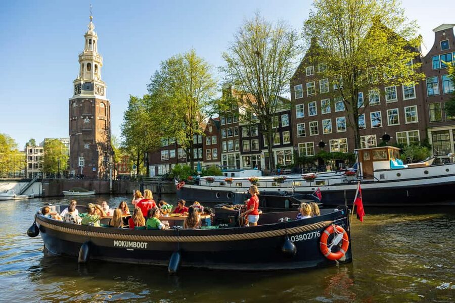Amsterdam: Guided Open Boat Cruise Unlimited Drinks Option - Who will enjoy this cruise most?