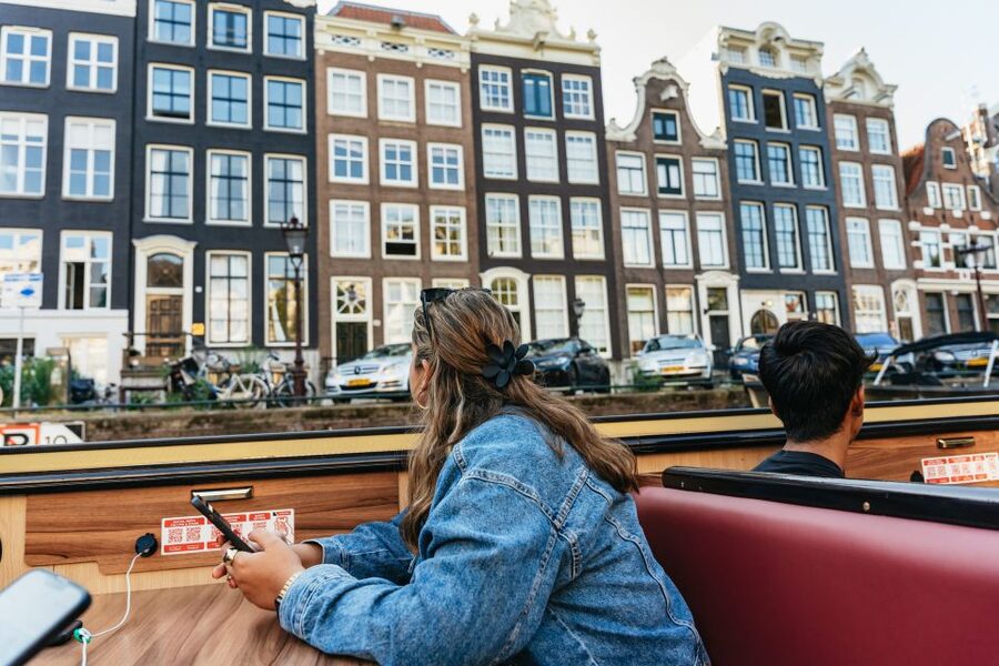 Amsterdam: Heated Canal Cruise Including Audioguide - Is one hour enough?