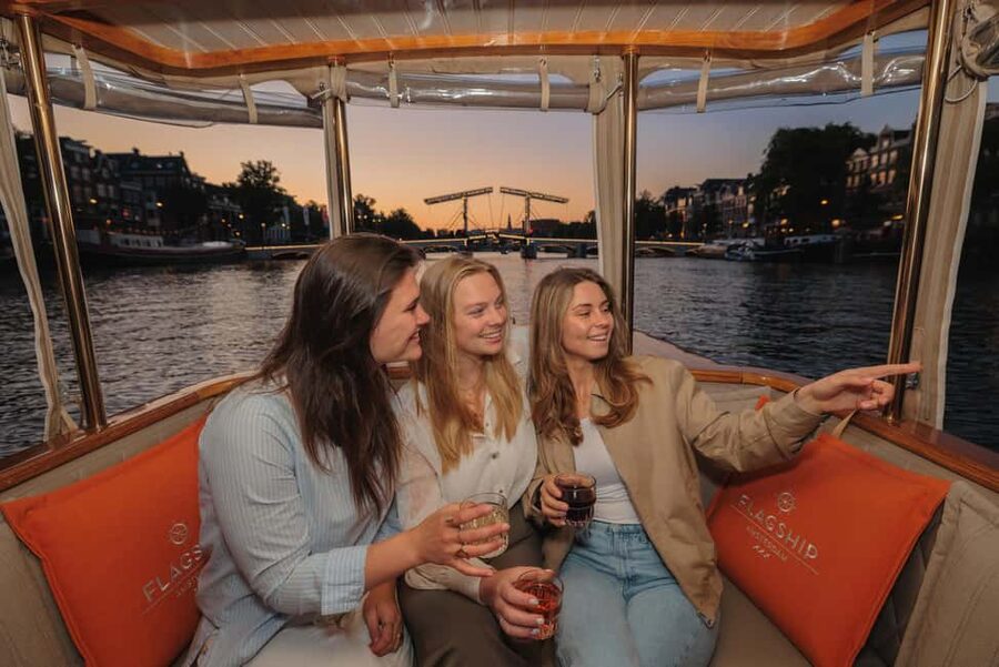 Amsterdam: Heated Canal Cruise with Unlimited Drinks & Bite - Why a canal cruise is a smart first look at Amsterdam
