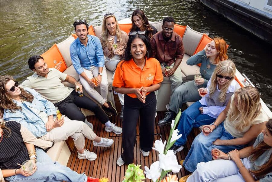 Amsterdam: Heated Canal Cruise with Unlimited Drinks & Bite - Unlimited drinks and the small snacks